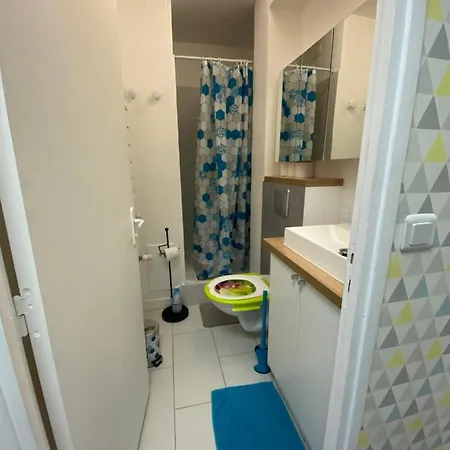 Amicie, Près Centre, Balcon, Linge Et Ménage * Reims